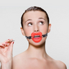 Kink Deep Throat – Κόκκινα Χείλη Open Mouth από PU Δέρμα (Ρυθμιζόμενο)